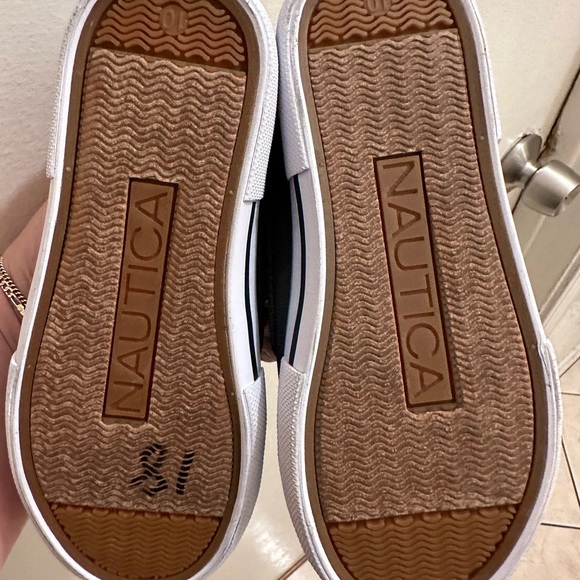 Brand new boys Nautica sailor shoes - Picture 3 of 3